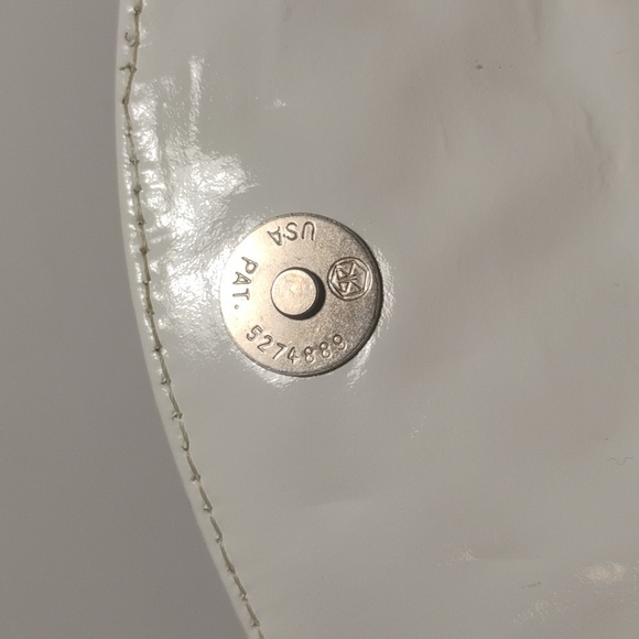 Betsey Johnson White Heart-Embellished Women's Bag - Picture 9 of 11